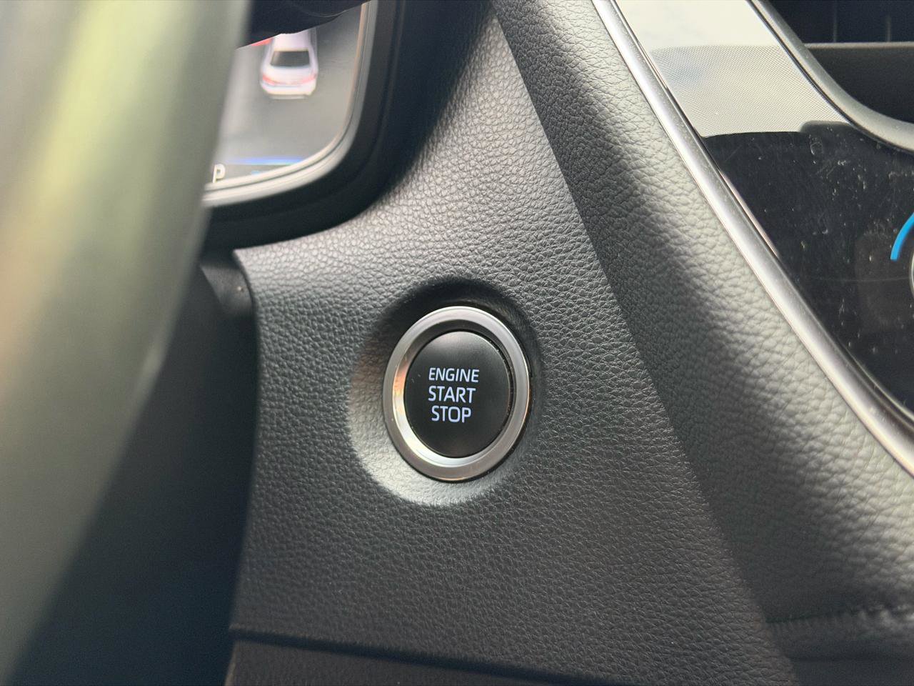 Used 2020 Toyota Corolla SE w/ SE Premium Package image 24