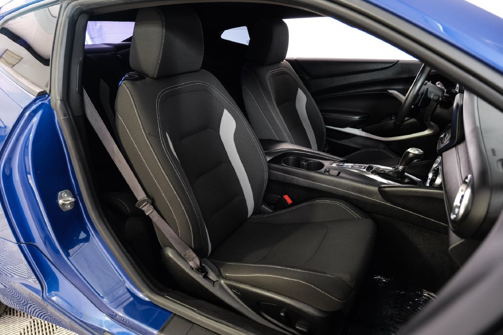 Used 2020 Chevrolet Camaro LT RWD image 34