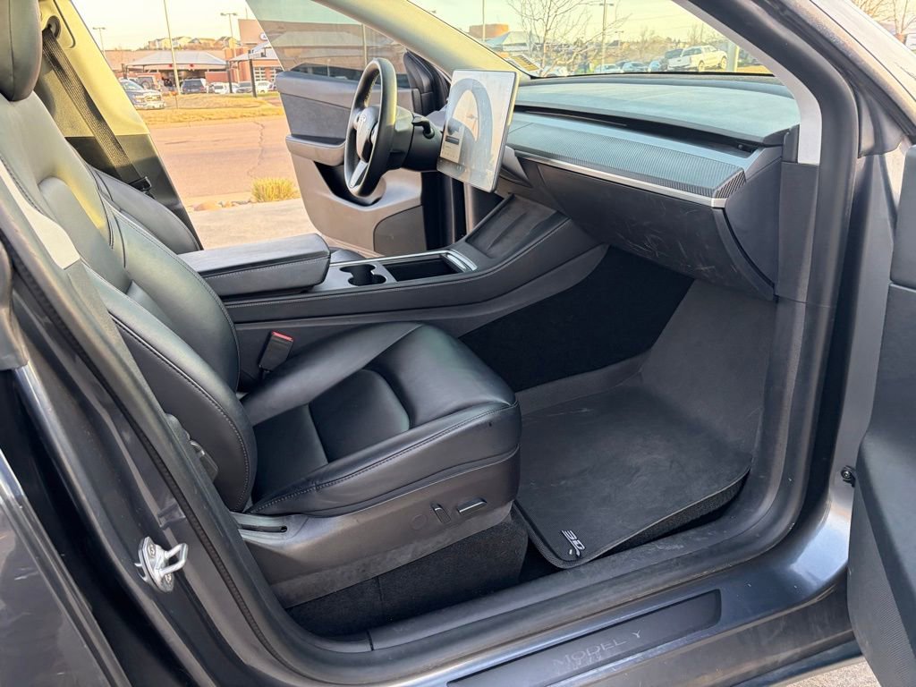 Used 2021 Tesla Model Y Long Range image 24