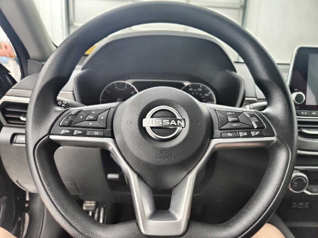 Used 2025 Nissan Altima 2.5 SV FWD image 24