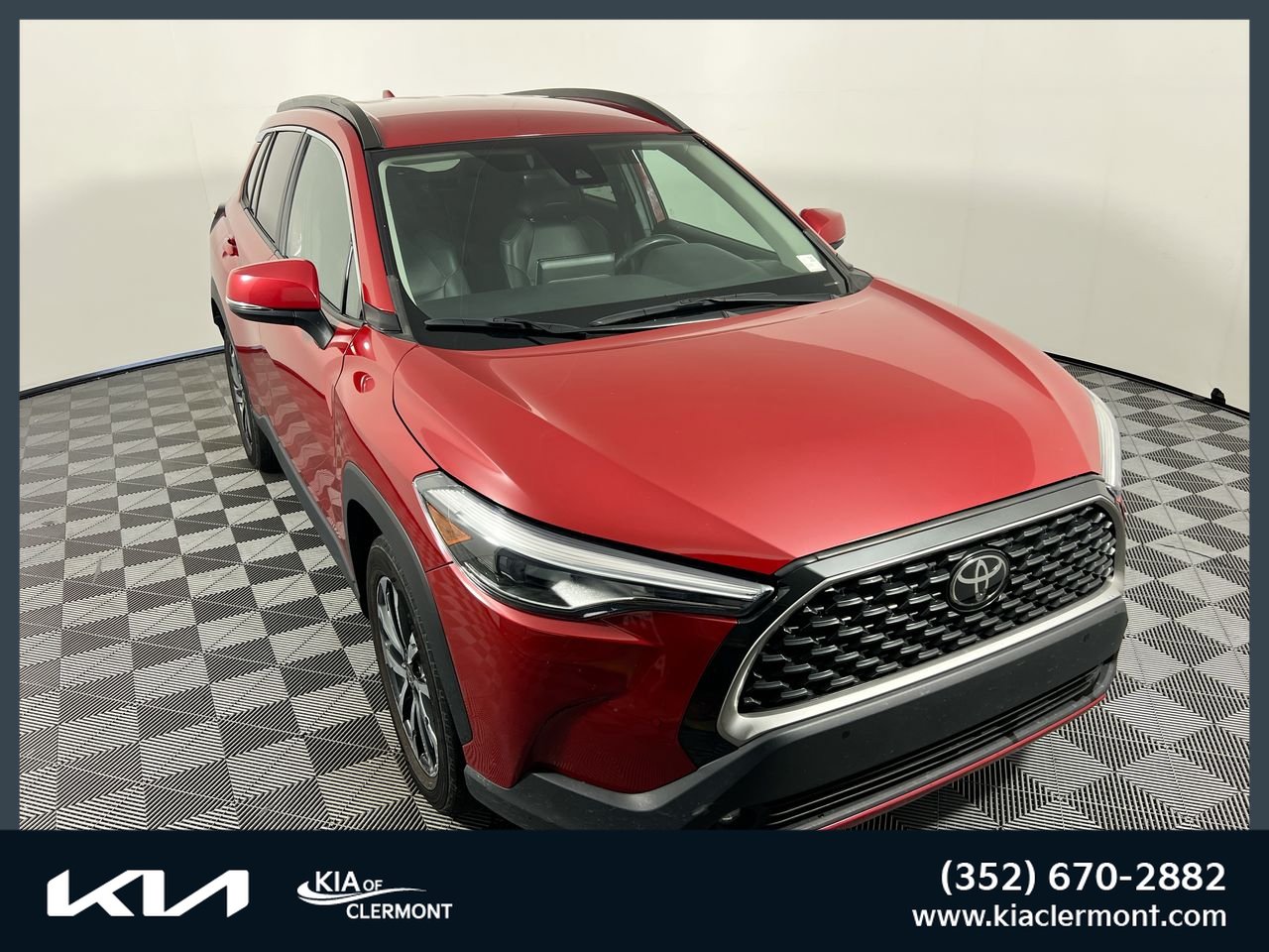 Used 2022 Toyota Corolla Cross XLE FWD image 1