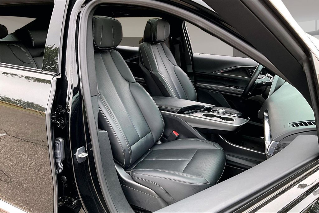 Certified 2024 Cadillac Lyriq Luxury RWD image 7