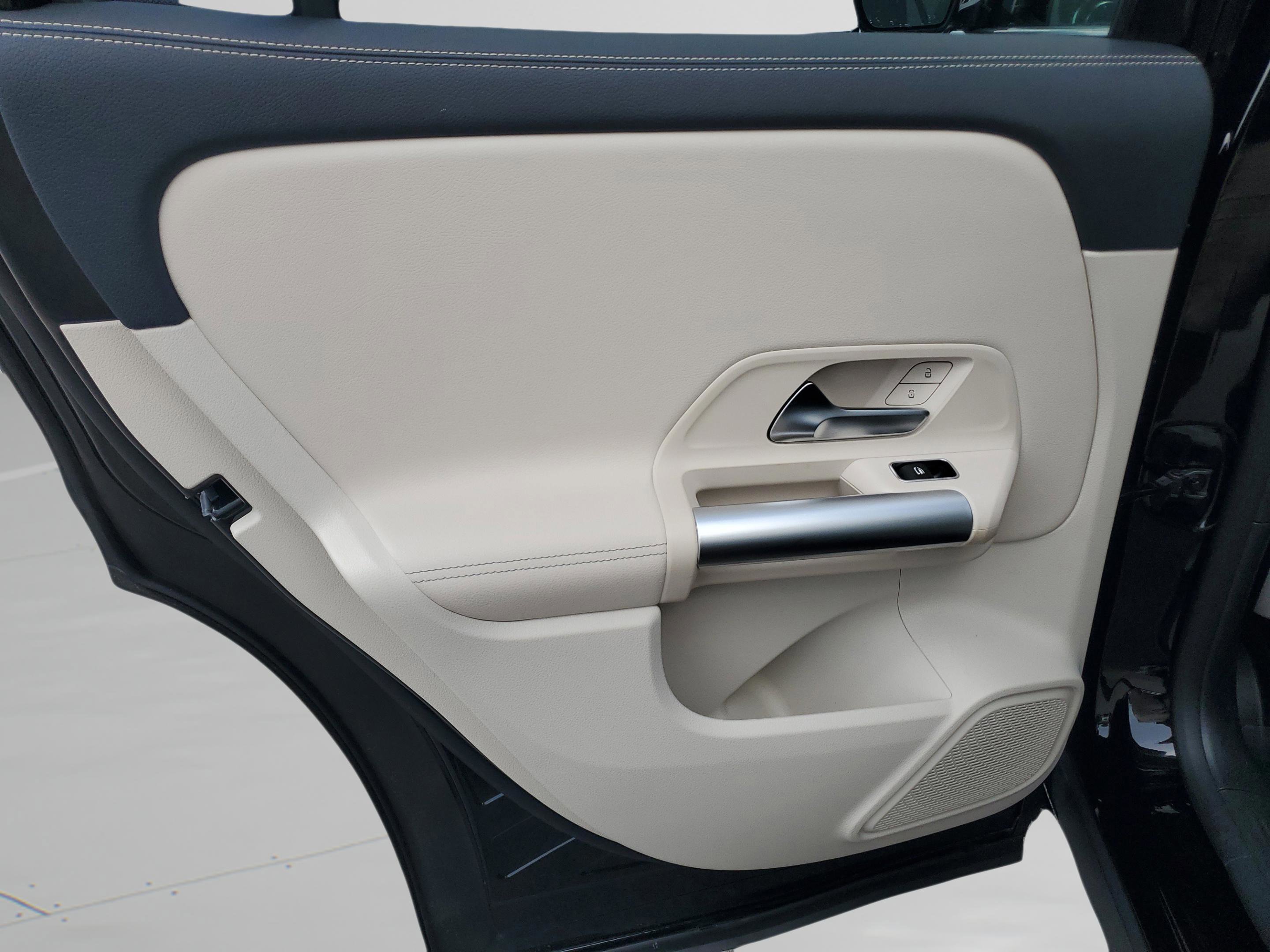 Used 2025 Mercedes-Benz GLA 250 image 24