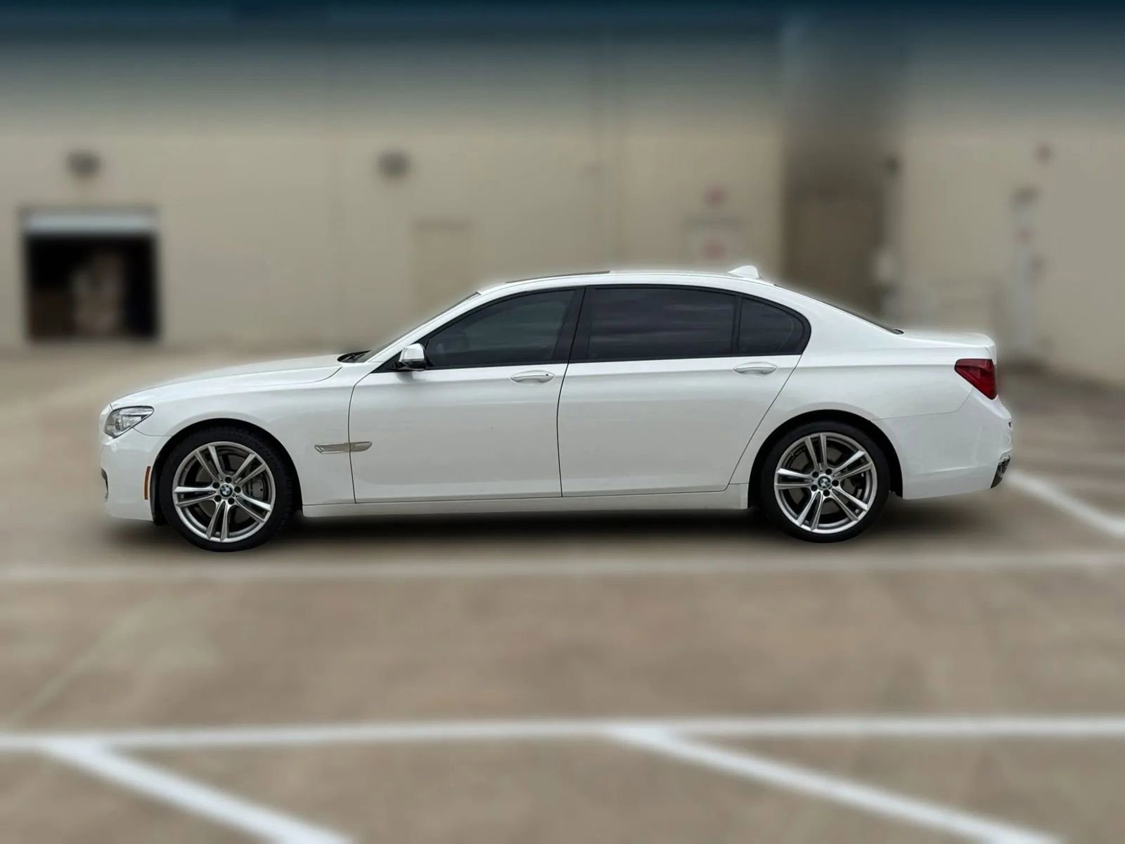 Used 2014 BMW 750Li image 5