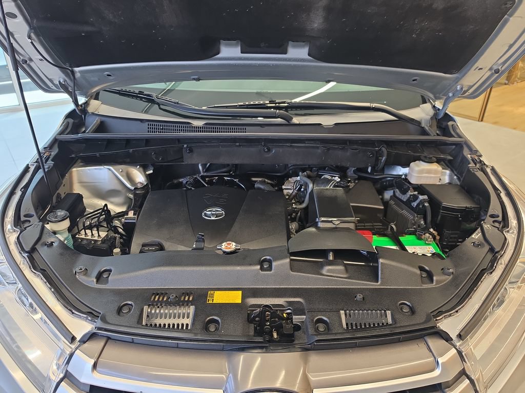 Used 2018 Toyota Highlander XLE FWD image 28