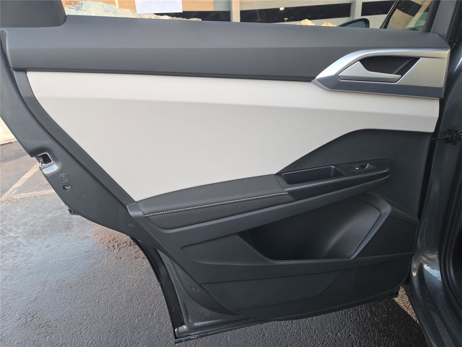 New 2026 Volkswagen Taos SE image 23