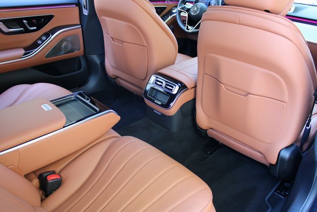 Used 2022 Mercedes-Benz S 500 4MATIC w/ 3D Technology Package image 14