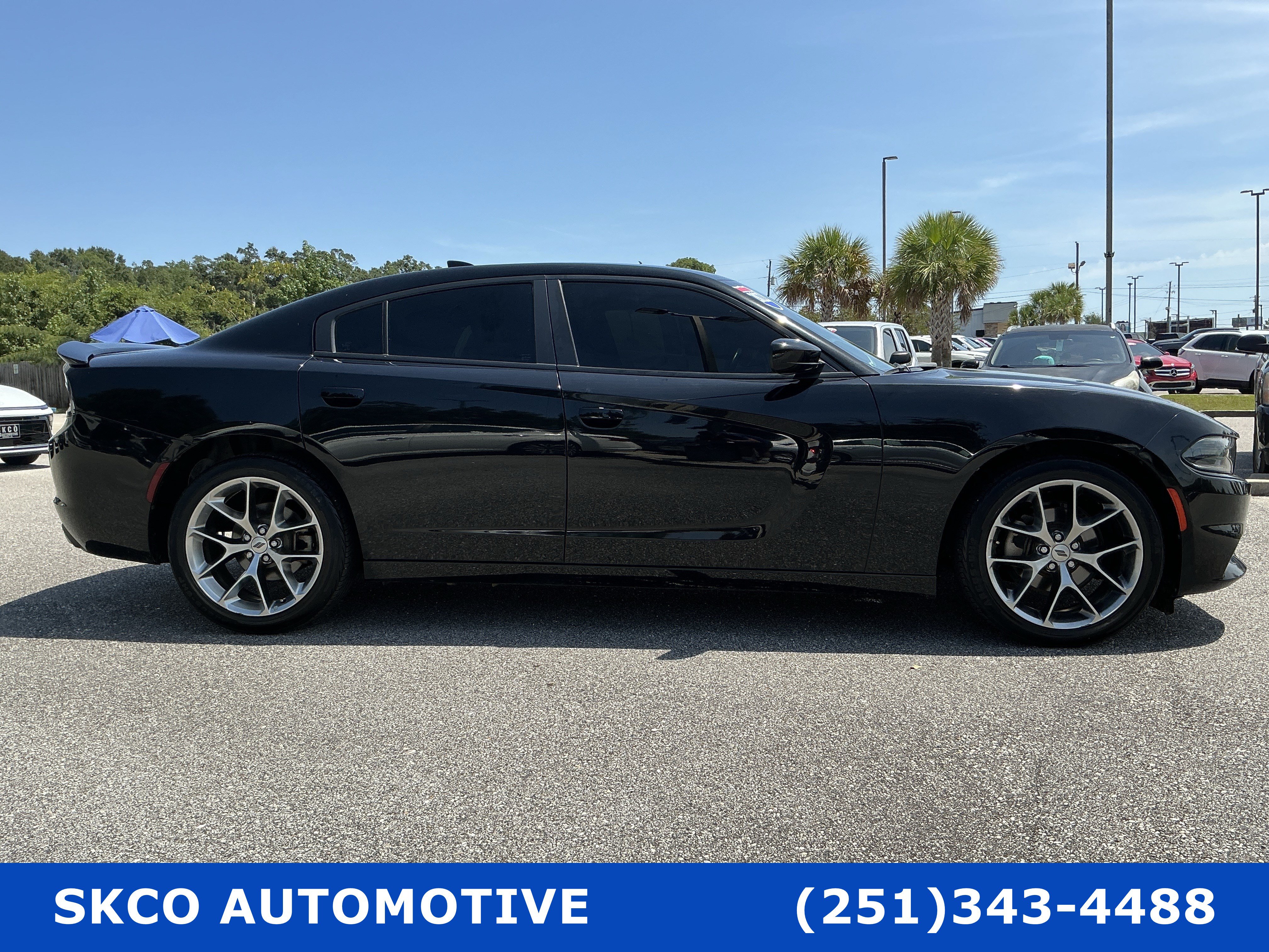 Used 2022 Dodge Charger SXT w/ Plus Group RWD image 6