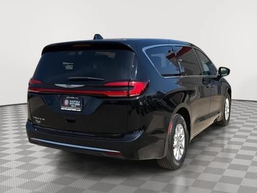 Used 2025 Chrysler Pacifica Select FWD image 3