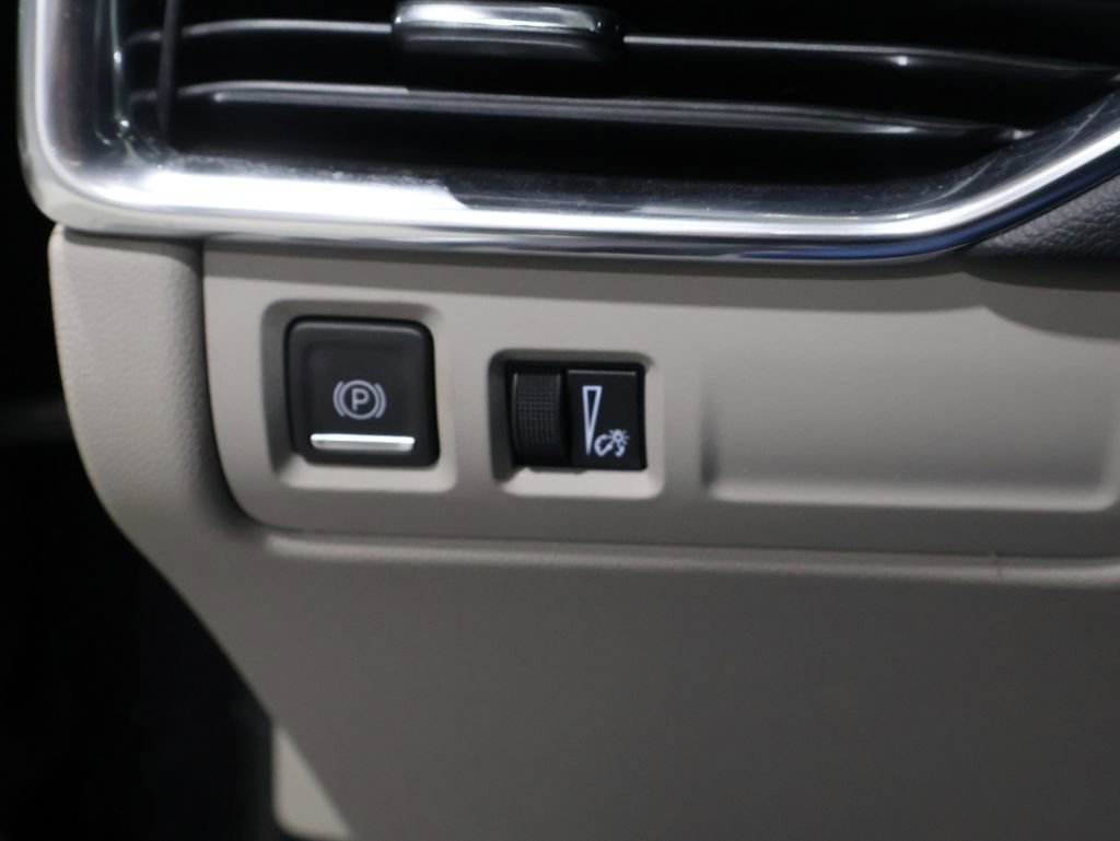 Used 2023 Cadillac XT4 Premium Luxury image 32