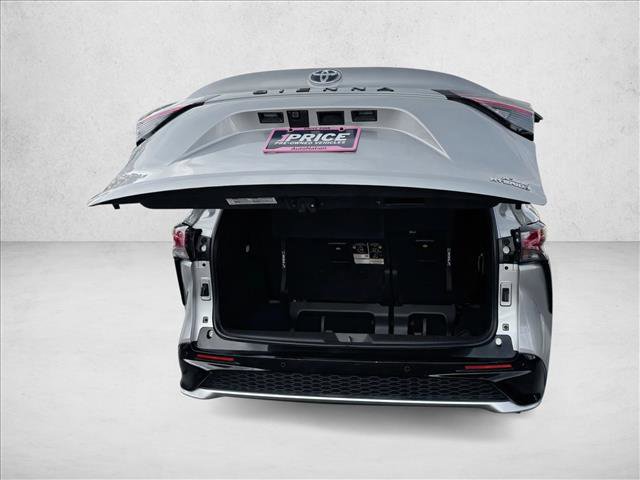 Used 2022 Toyota Sienna XSE w/ XSE Plus Package image 6