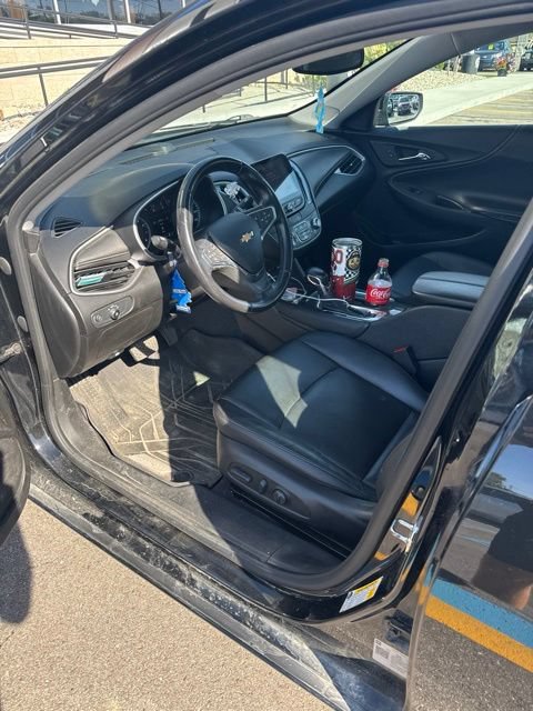 Used 2022 Chevrolet Malibu LT w/ Leather Package FWD image 7