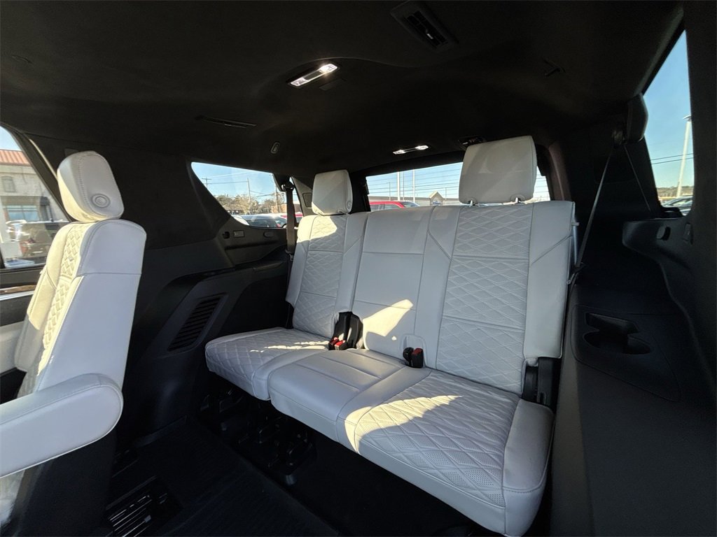 Used 2025 Cadillac Escalade Premium Luxury Platinum image 30