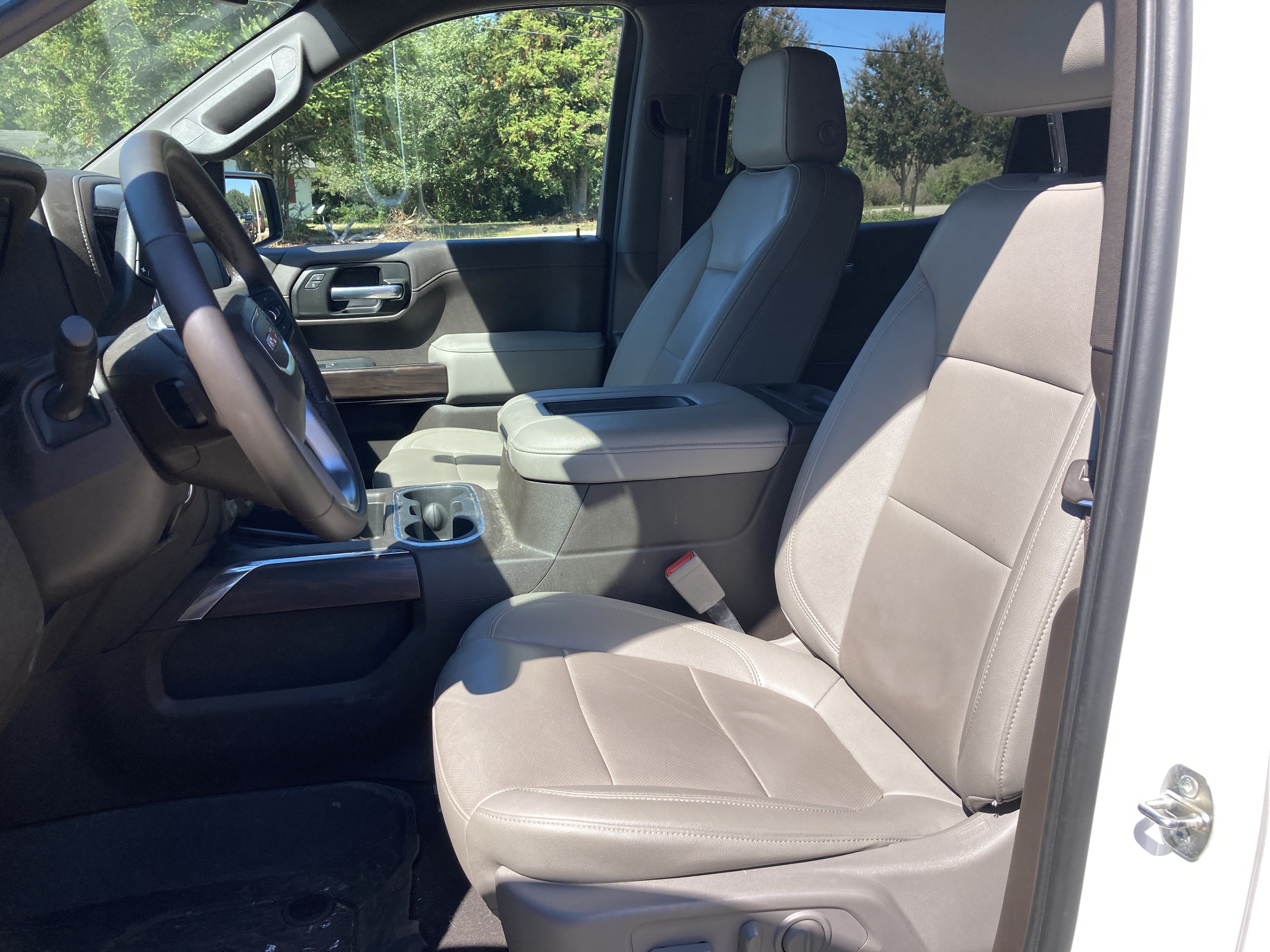 Used 2022 GMC Sierra 1500 SLT AWD/4WD image 3