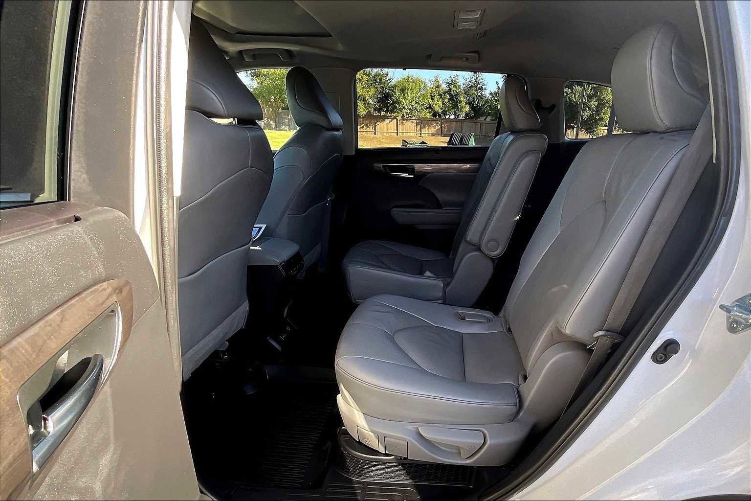 Used 2022 Toyota Highlander Limited image 29