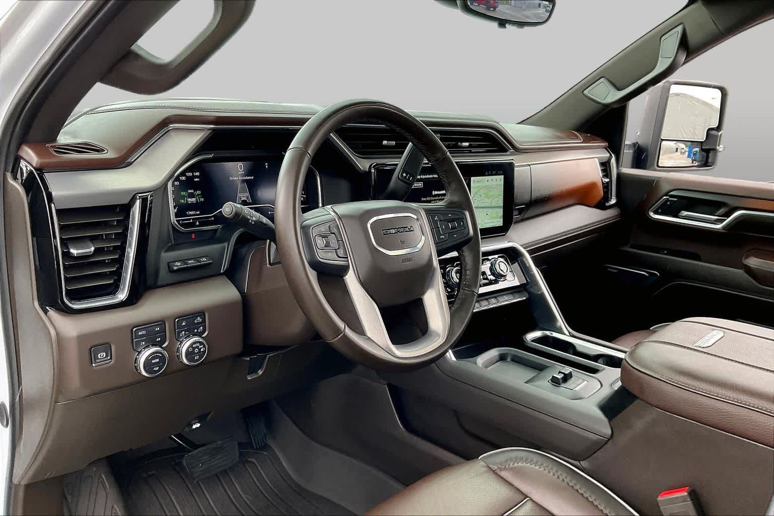 Used 2024 GMC Sierra 2500 Denali w/ Technology Package AWD/4WD image 18
