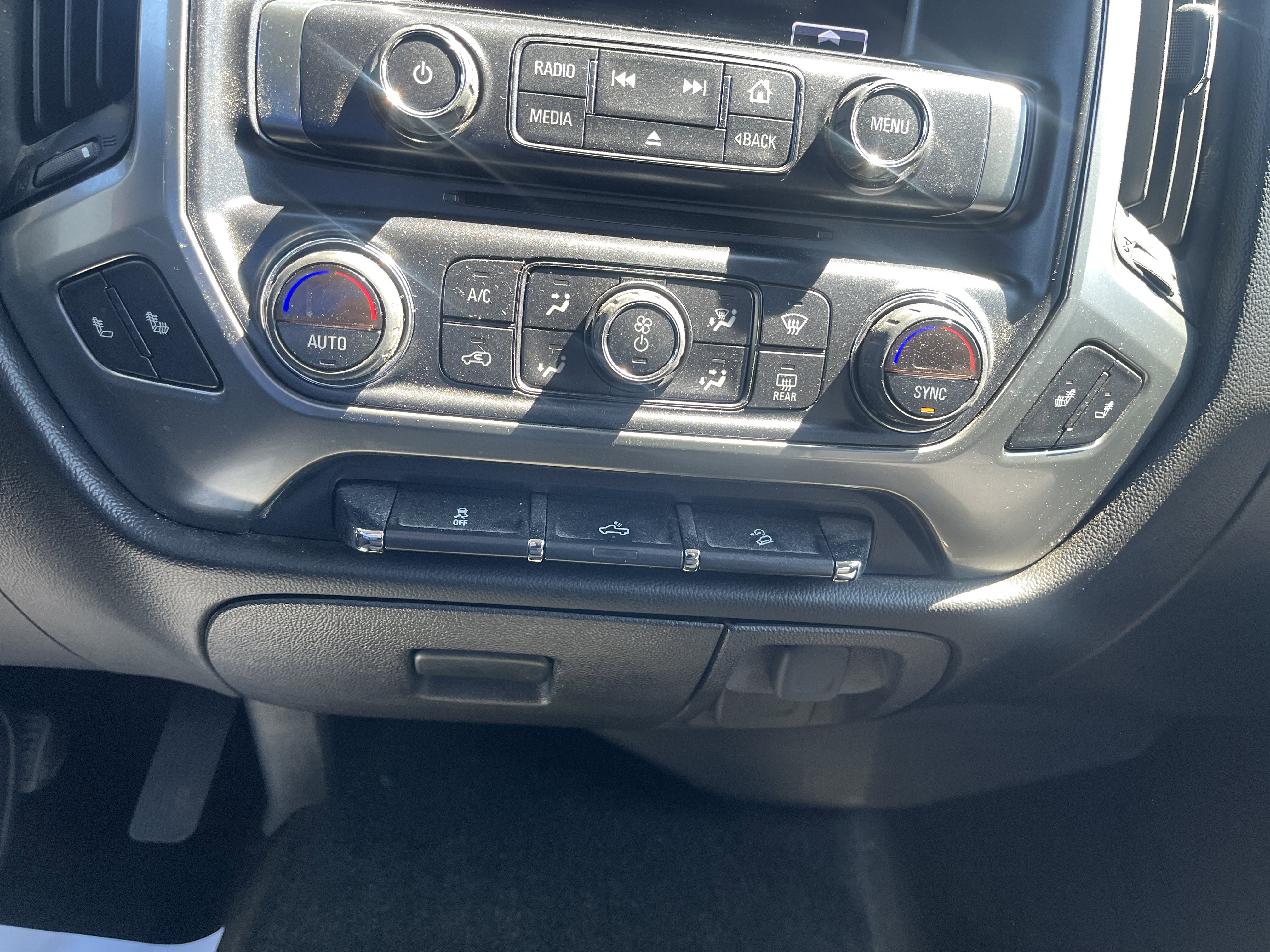 Used 2018 Chevrolet Silverado 1500 LT w/ All Star Edition AWD/4WD image 25