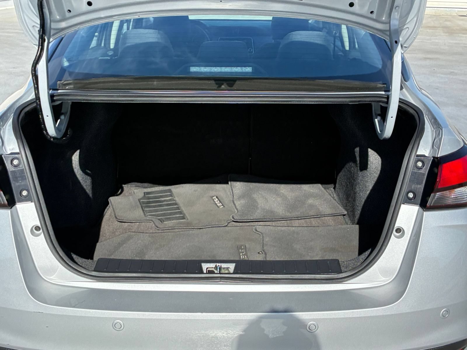 Used 2025 Nissan Versa SV FWD image 28