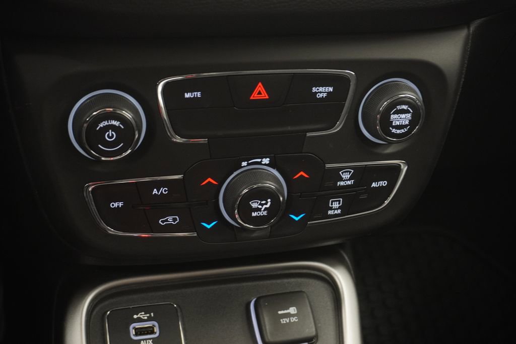 Used 2019 Jeep Compass Latitude image 28