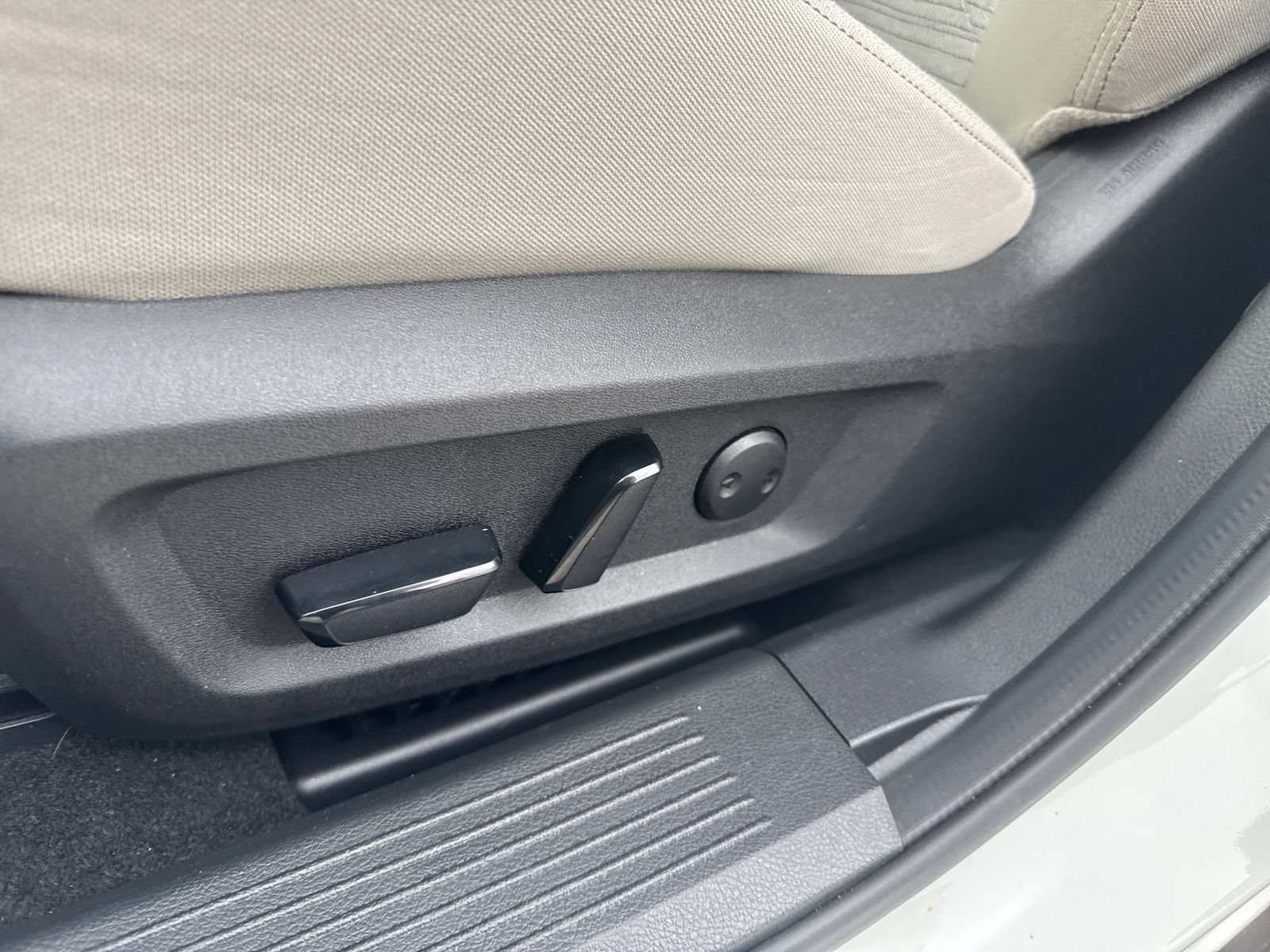 Used 2023 Nissan Rogue SV FWD image 22