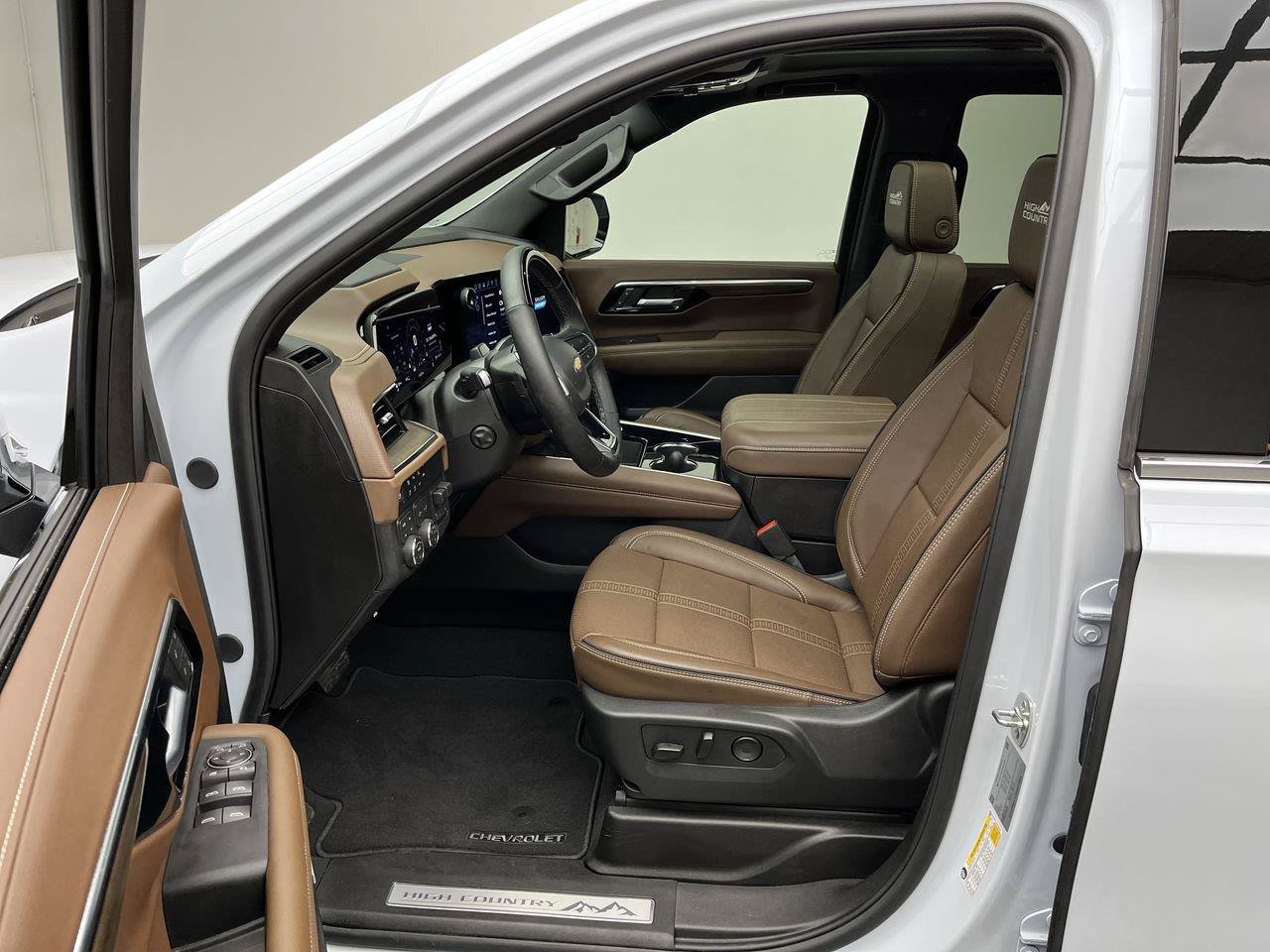 Certified 2026 Chevrolet Tahoe High Country AWD/4WD image 3