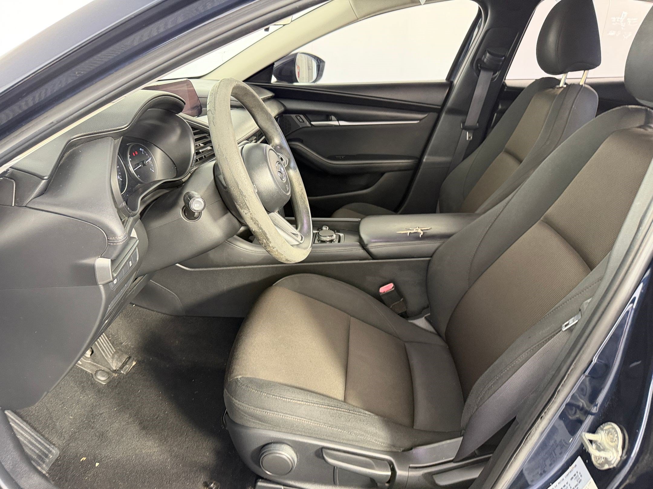 Used 2020 MAZDA MAZDA3 Sedan FWD image 5