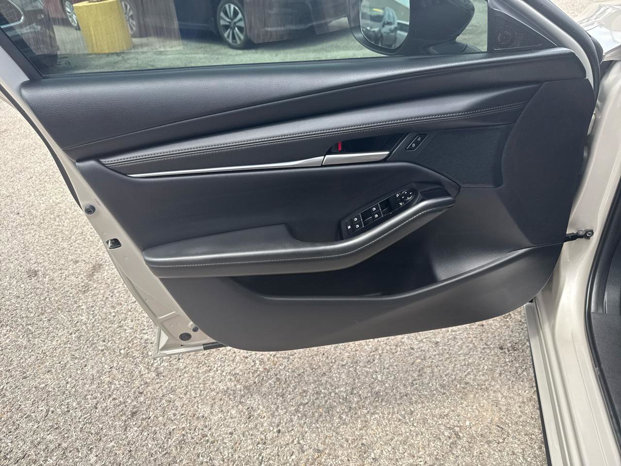 Used 2025 MAZDA MAZDA3 s FWD image 11