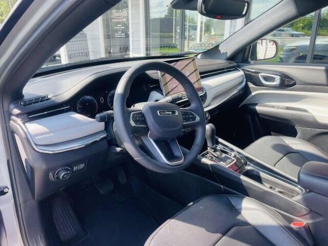 Used 2023 Jeep Compass Limited w/ Elite Group AWD/4WD image 7