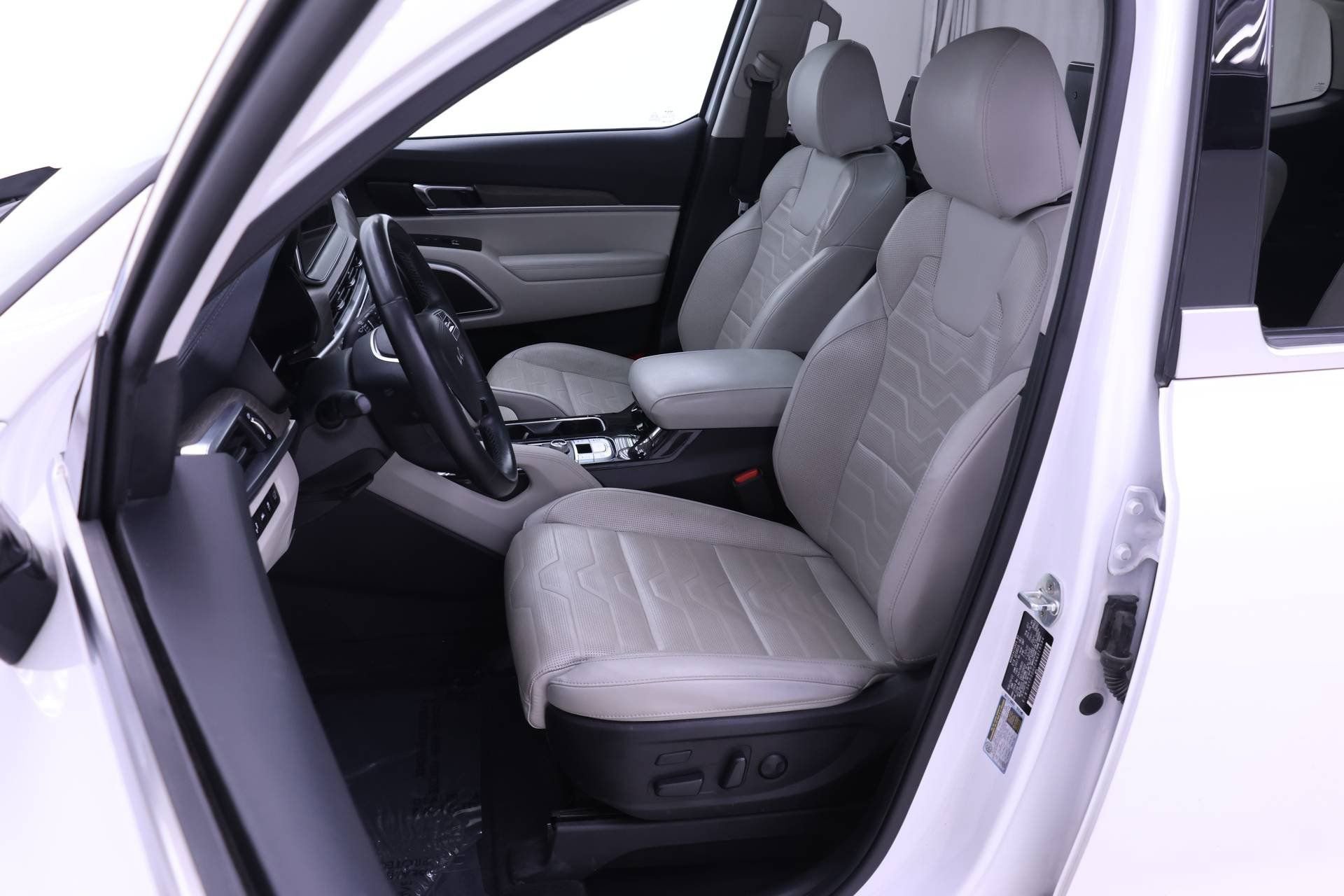 Used 2022 Kia Telluride SX w/ SX Prestige Package image 4