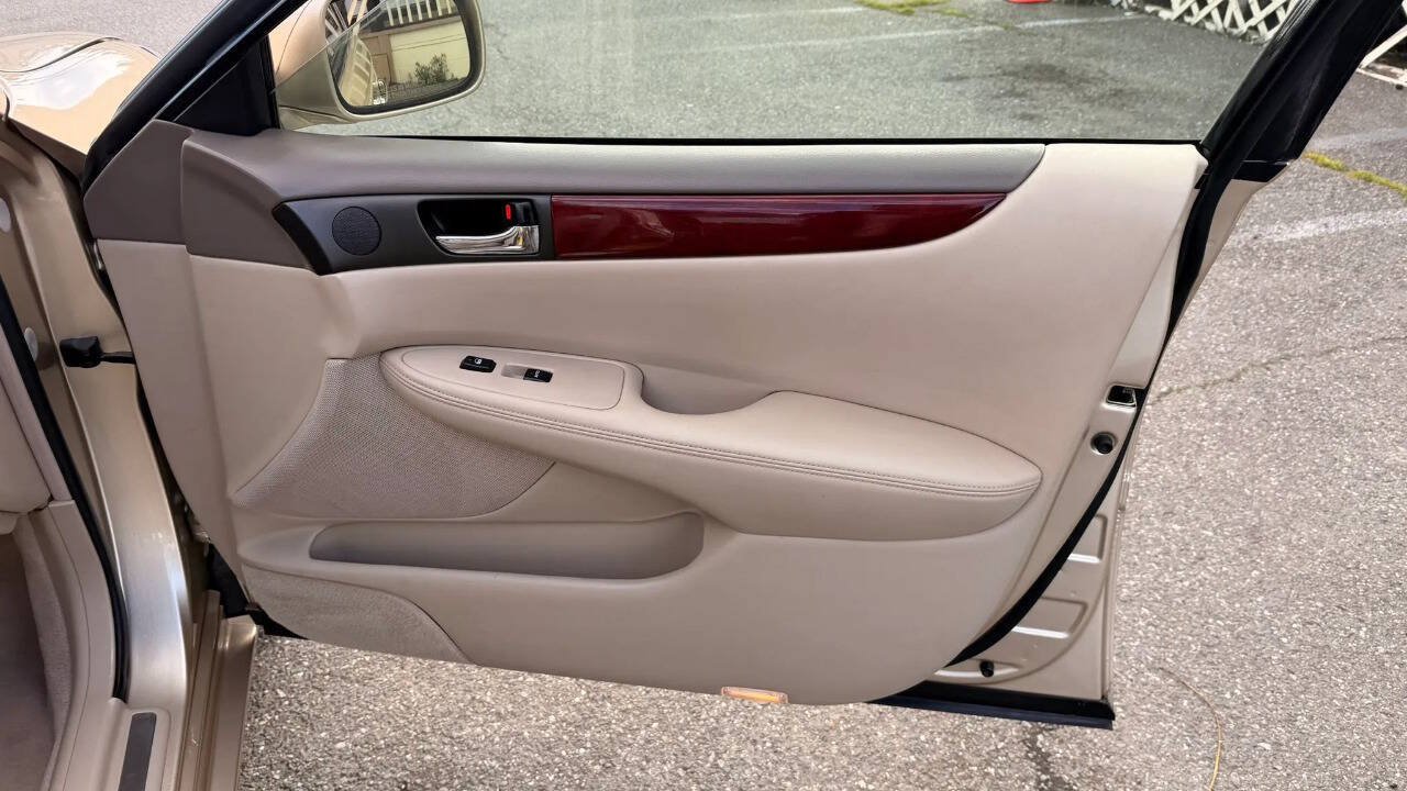 Used 2002 Lexus ES 330 w/ Premium Pkg FWD image 20