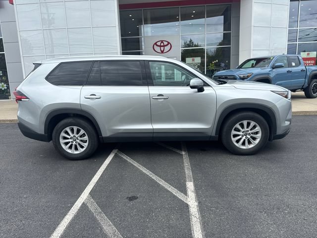 Used 2025 Toyota Grand Highlander AWD image 2