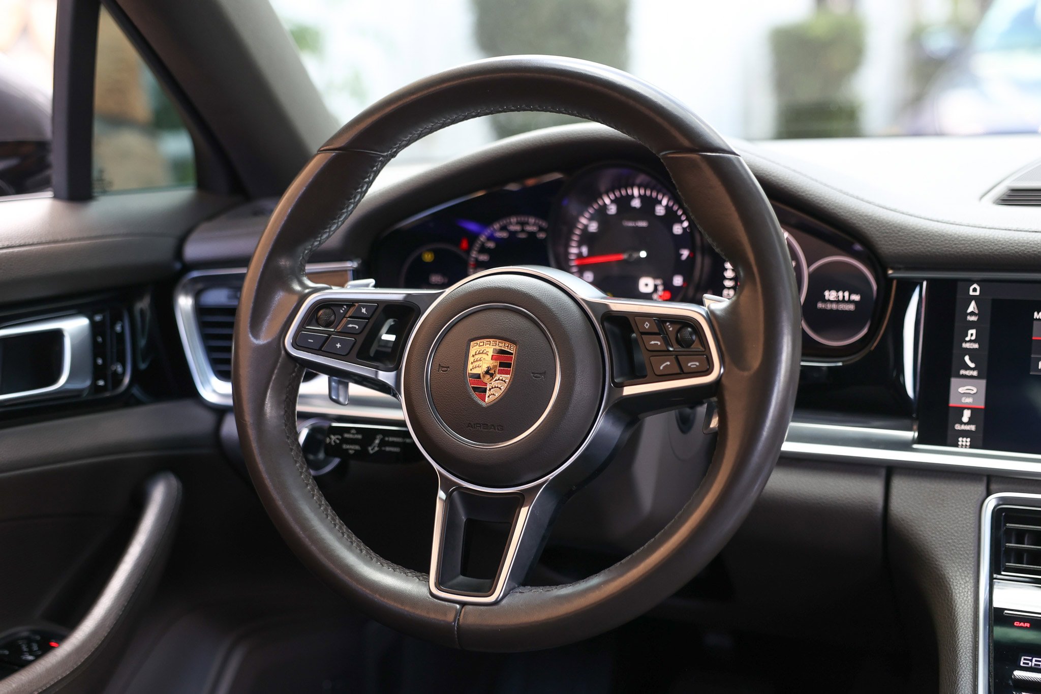 Used 2018 Porsche Panamera 4 AWD/4WD image 35