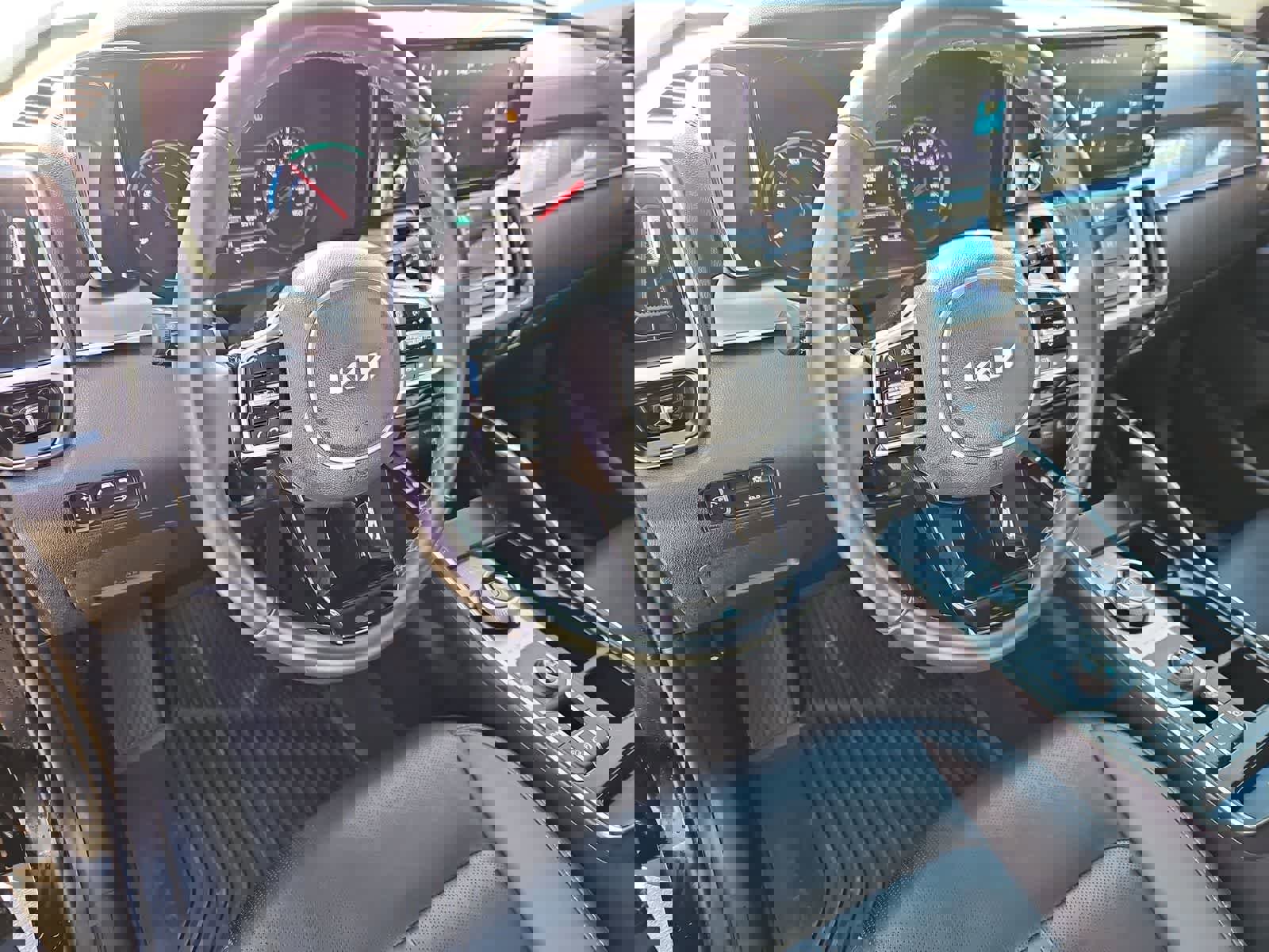 Used 2022 Kia Sorento EX w/ Panoramic Sunroof Package AWD/4WD image 2