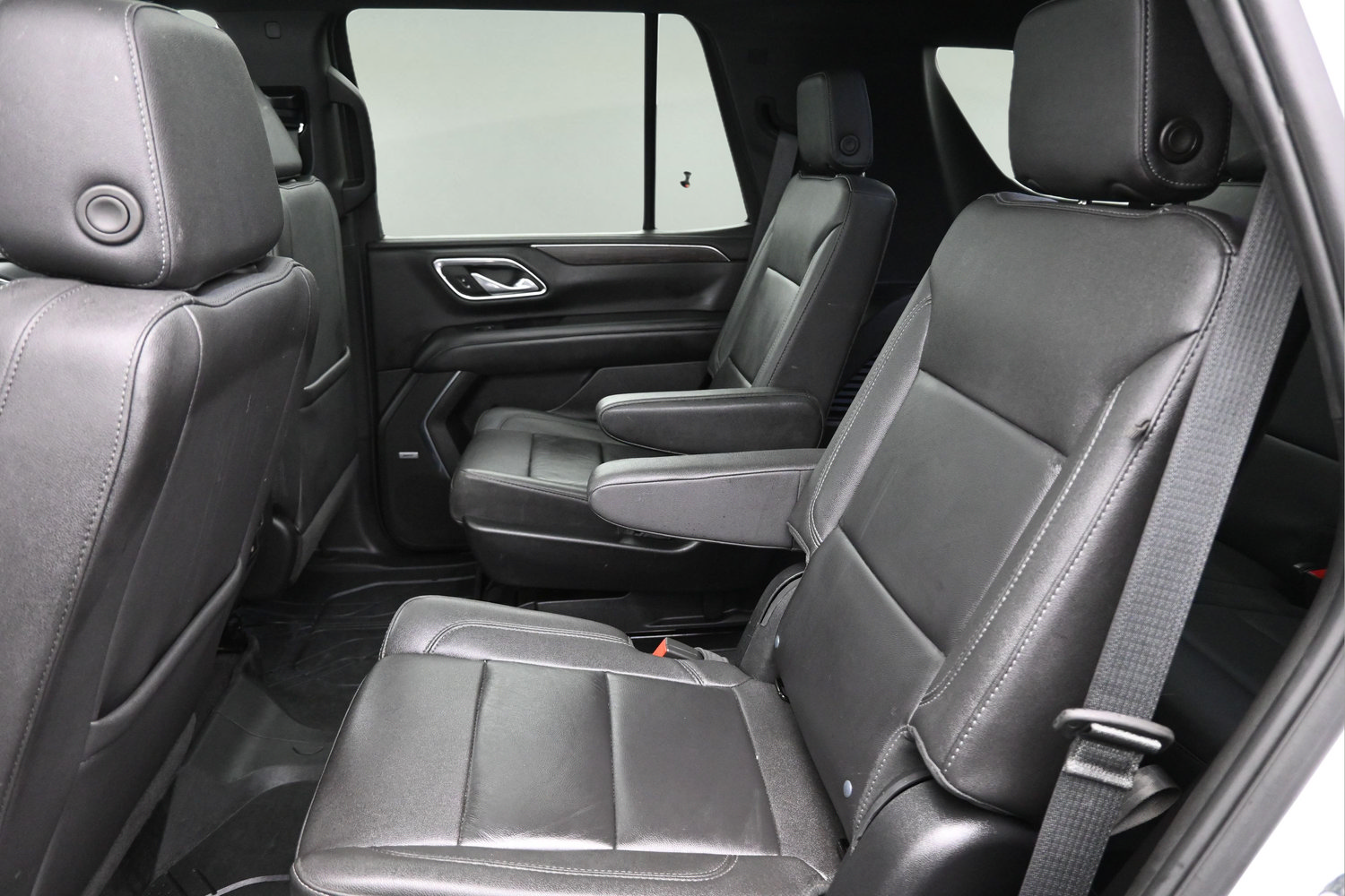 Used 2023 Chevrolet Tahoe Z71 w/ Z71 Off-Road Package AWD/4WD image 14