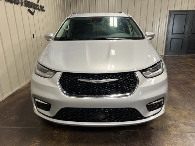Used 2022 Chrysler Pacifica Touring-L image 2