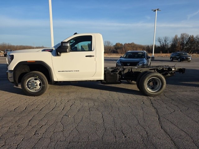 New 2026 GMC Sierra 3500 Pro image 4