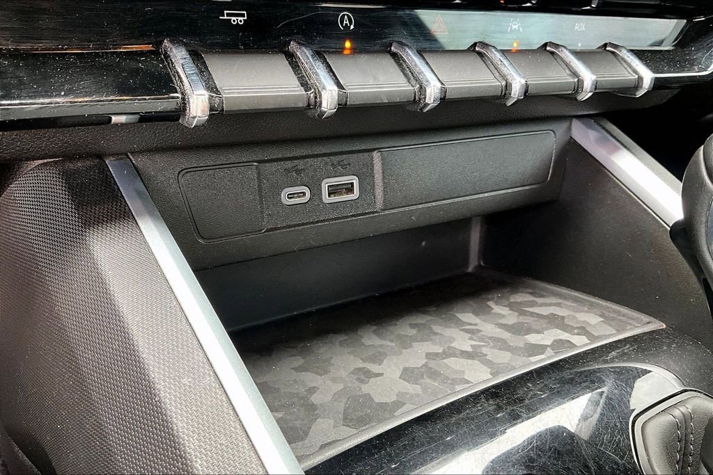 Used 2024 Chevrolet Colorado LT w/ LT Convenience Package image 31