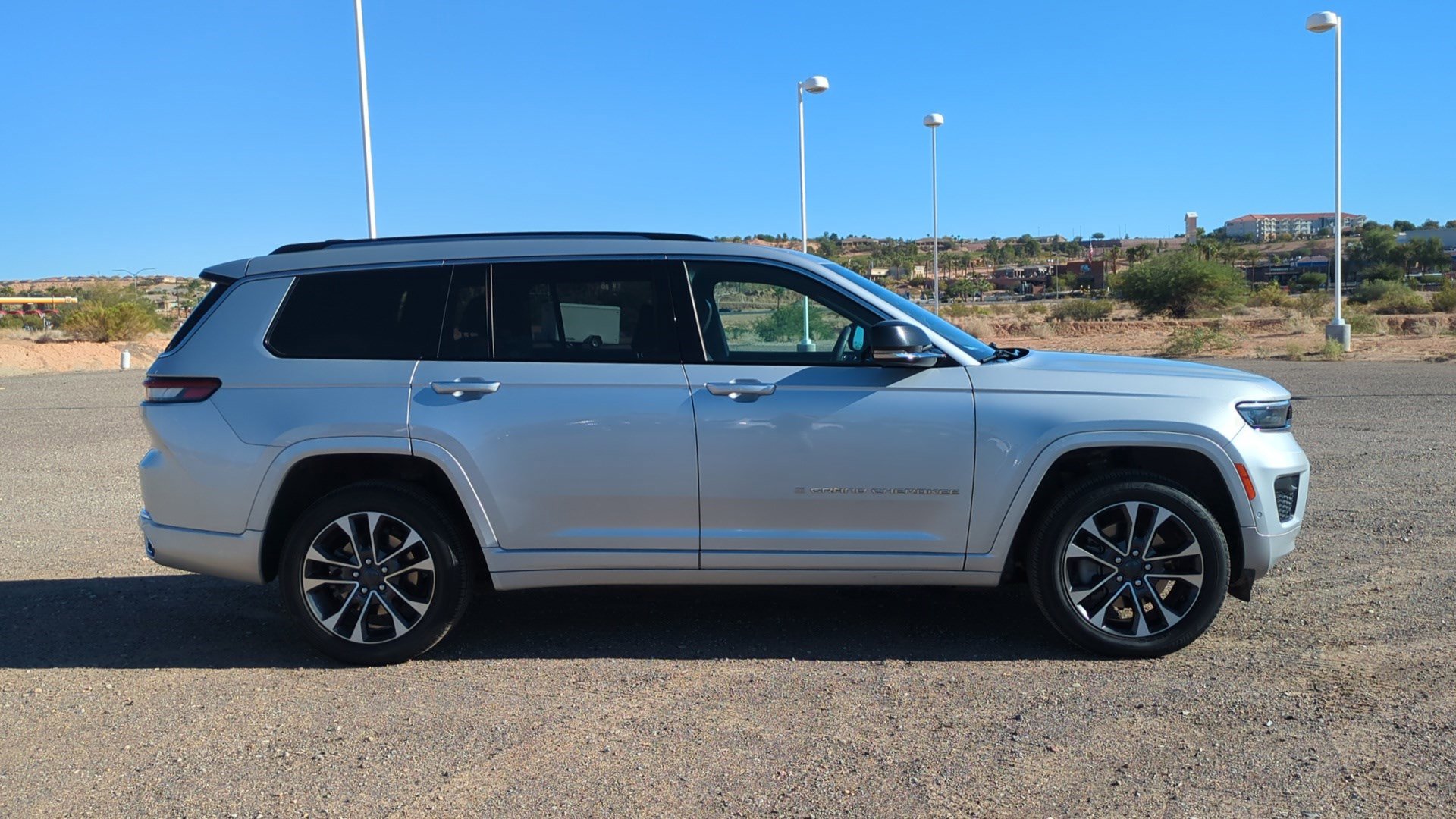 Used 2023 Jeep Grand Cherokee L Overland image 2