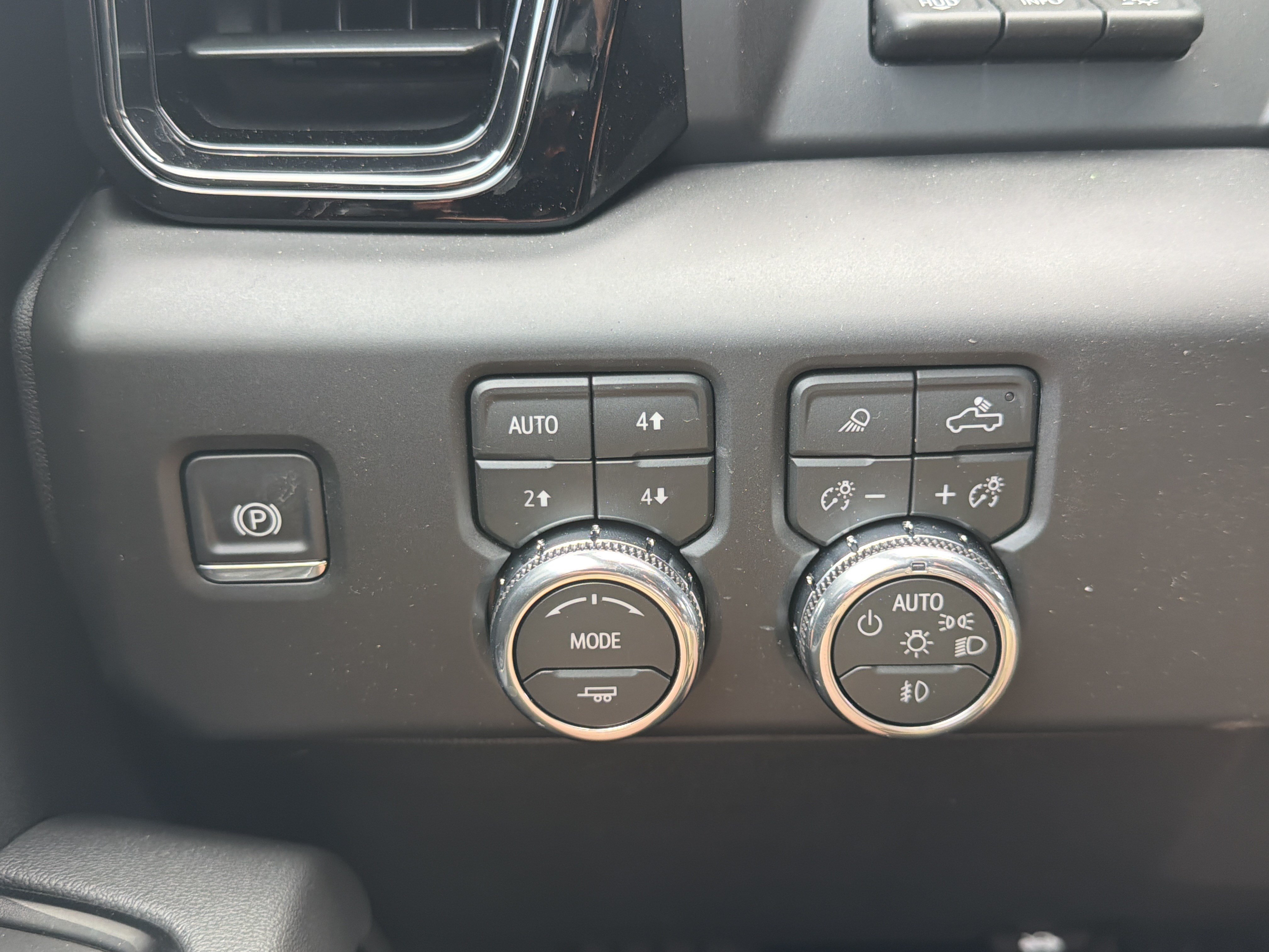 New 2026 GMC Sierra 2500 AT4 w/ AT4 Premium Plus Package AWD/4WD image 31