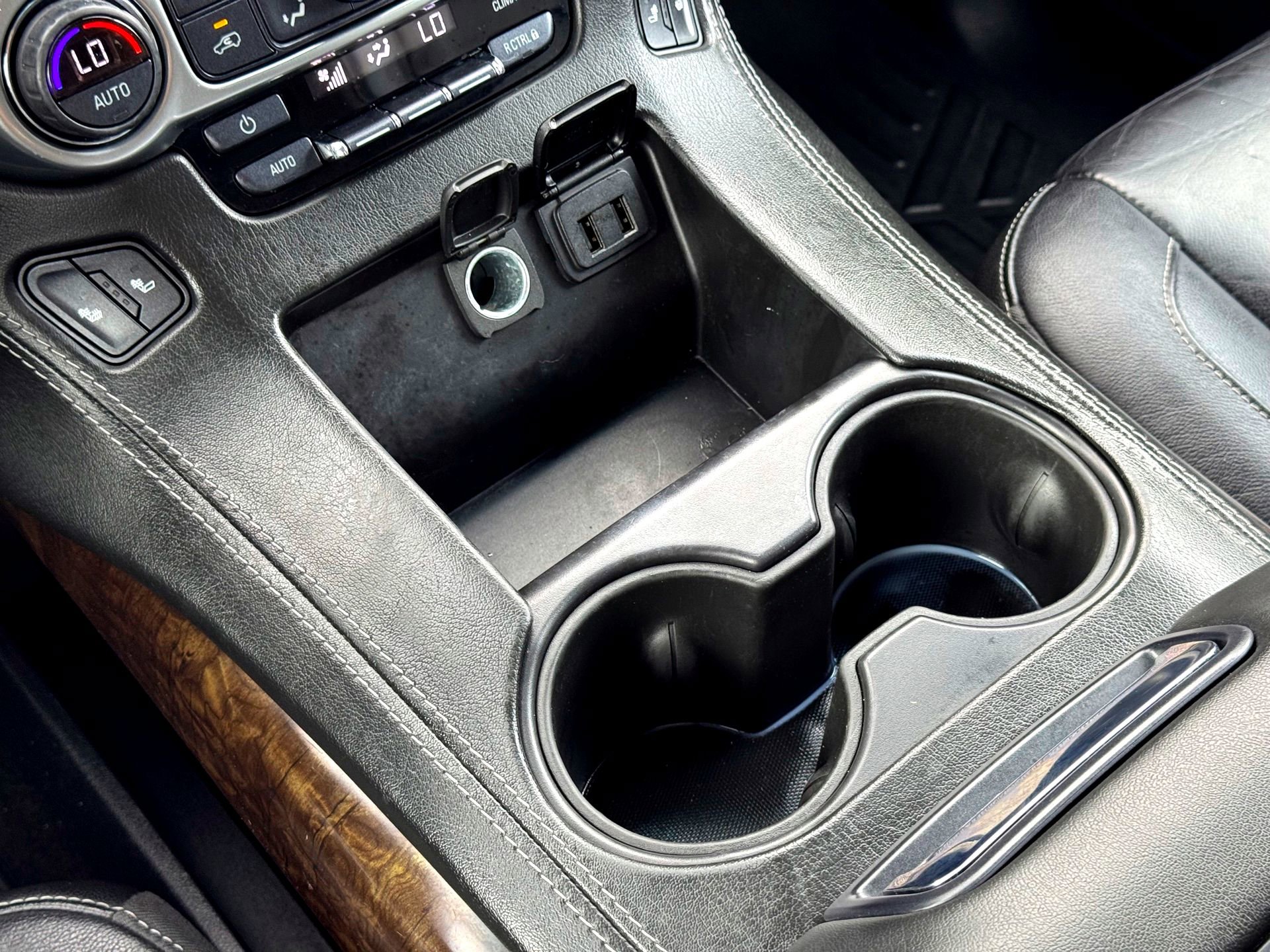 Used 2018 Chevrolet Suburban LT image 30