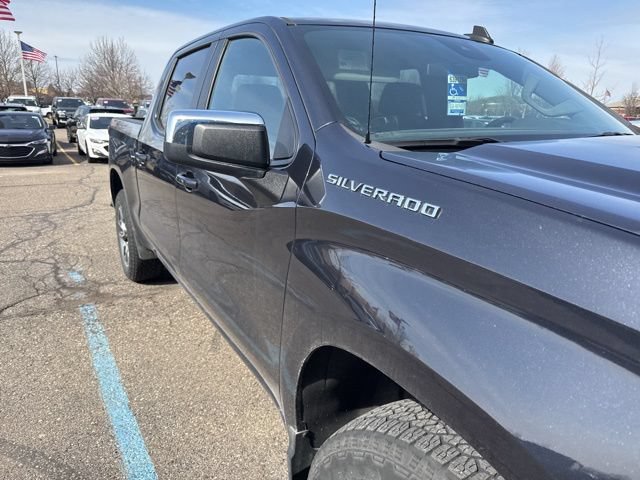 Used 2023 Chevrolet Silverado 1500 LT AWD/4WD image 4