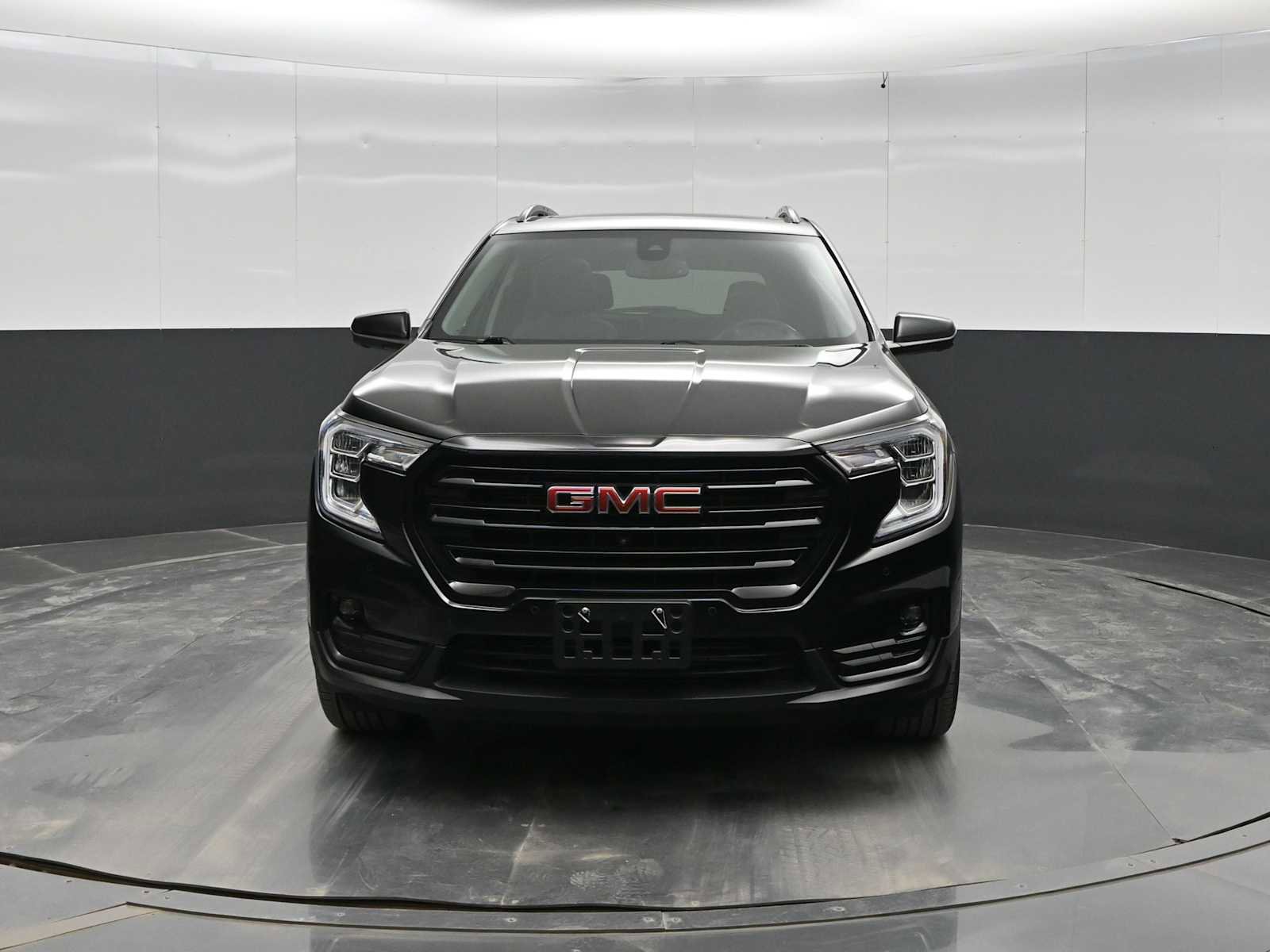 Used 2024 GMC Terrain SLT w/ Tech Package AWD/4WD image 3