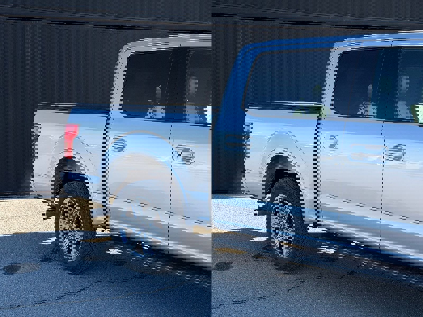 Used 2019 Ford F150 Lariat image 5