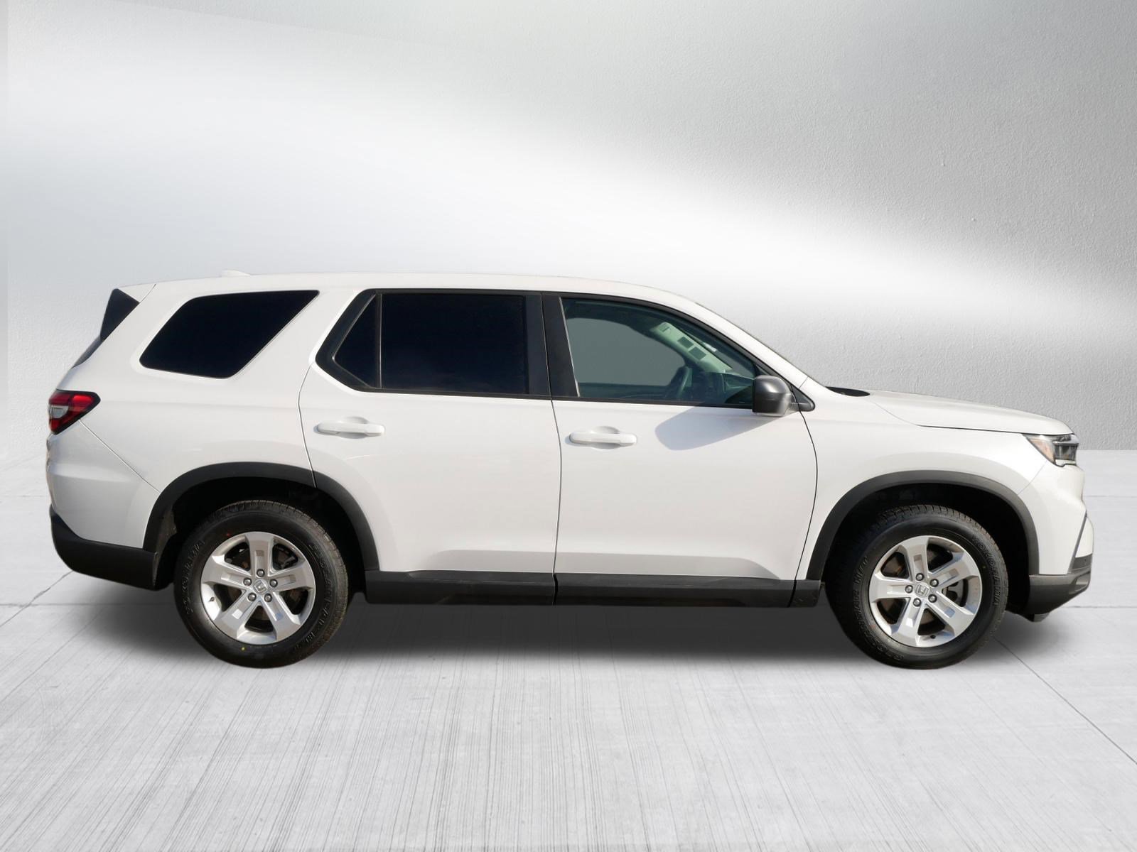 Used 2023 Honda Pilot LX image 8