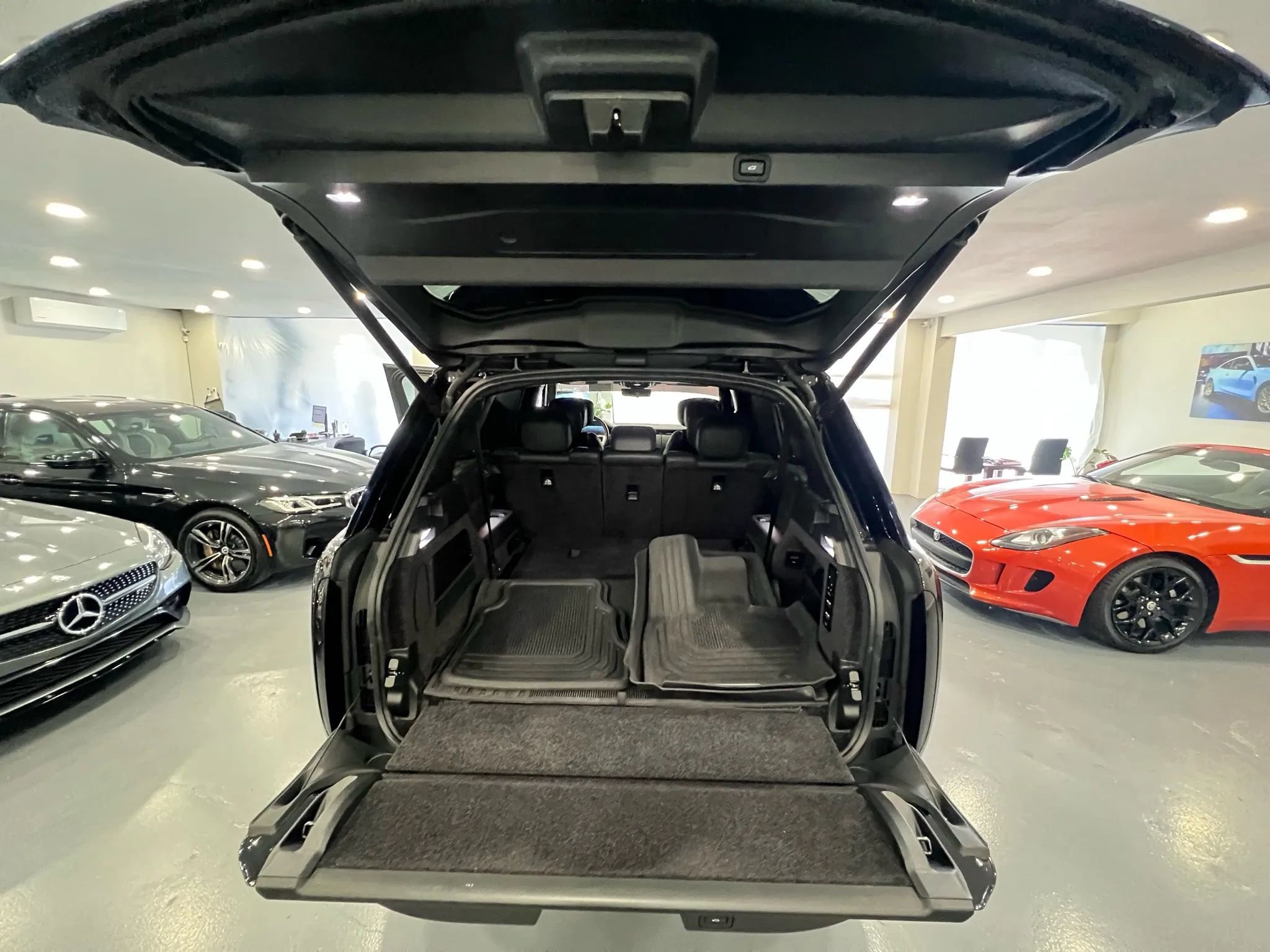 Used 2023 Land Rover Range Rover Long Wheelbase Autobiography image 25