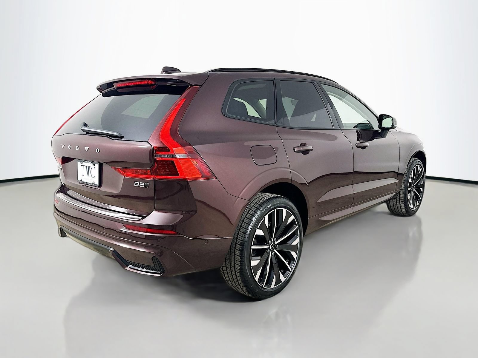 New 2026 Volvo XC60 B5 Ultra w/ Protection Package Premier AWD/4WD image 5