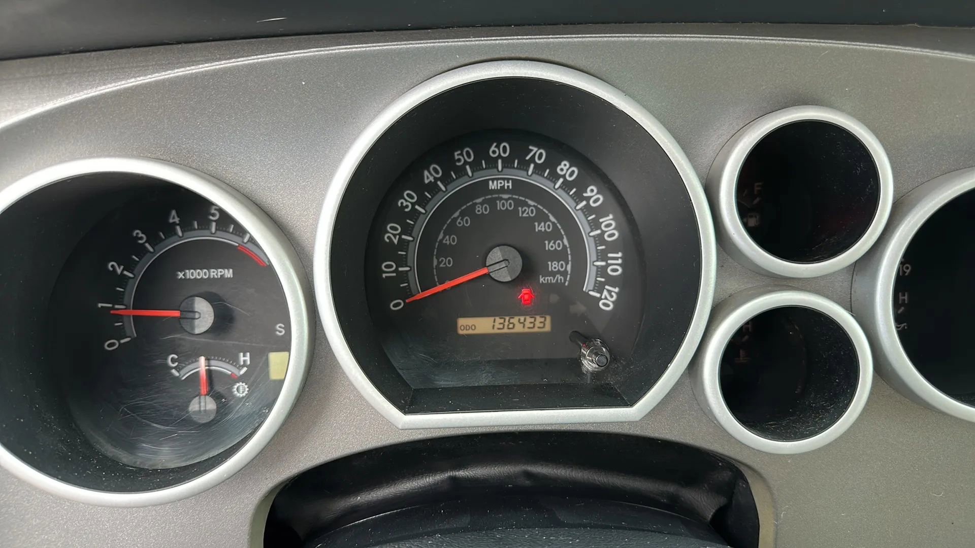 Used 2014 Toyota Sequoia SR5 AWD/4WD image 37