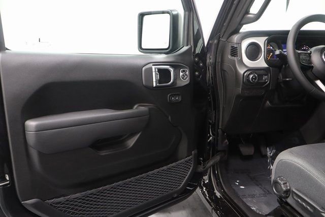 New 2025 Jeep Gladiator Sport AWD/4WD image 9