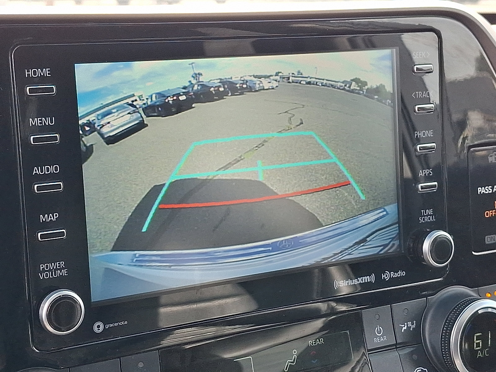 Used 2022 Toyota Highlander XLE AWD/4WD image 20