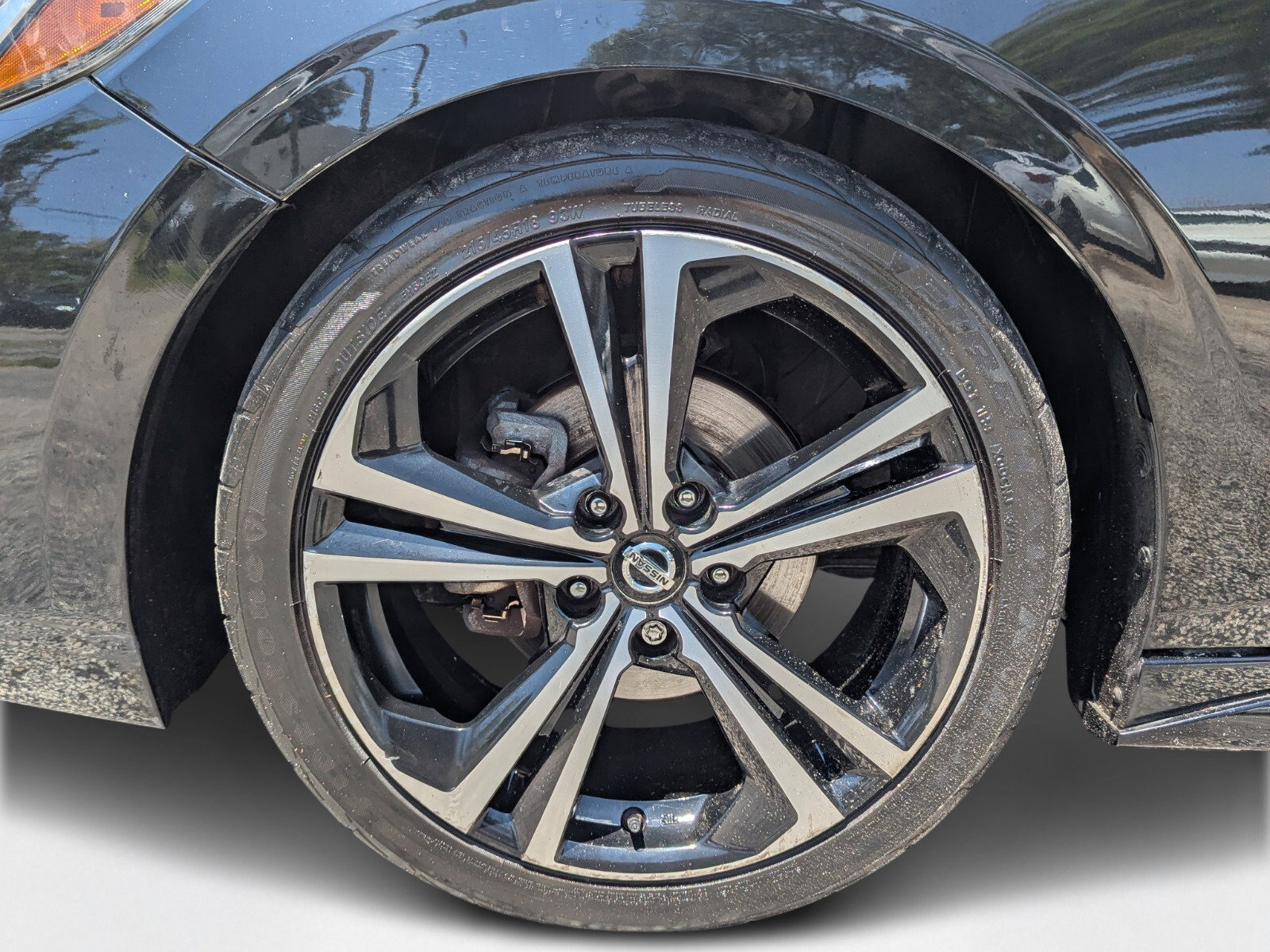 Certified 2020 Nissan Sentra SR w/ Premium Package FWD image 8